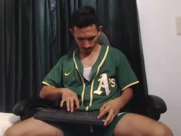 reeves_bae – webcam model profile photo Image 6