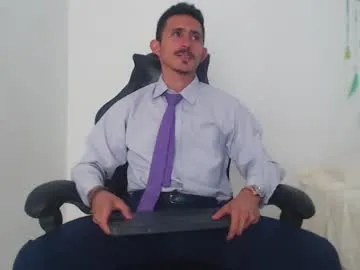 reeves_bae – webcam model profile photo Image 8