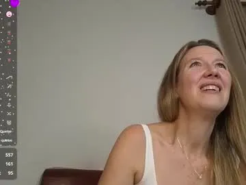 blondeangel_4u2 – webcam model profile photo Image 2