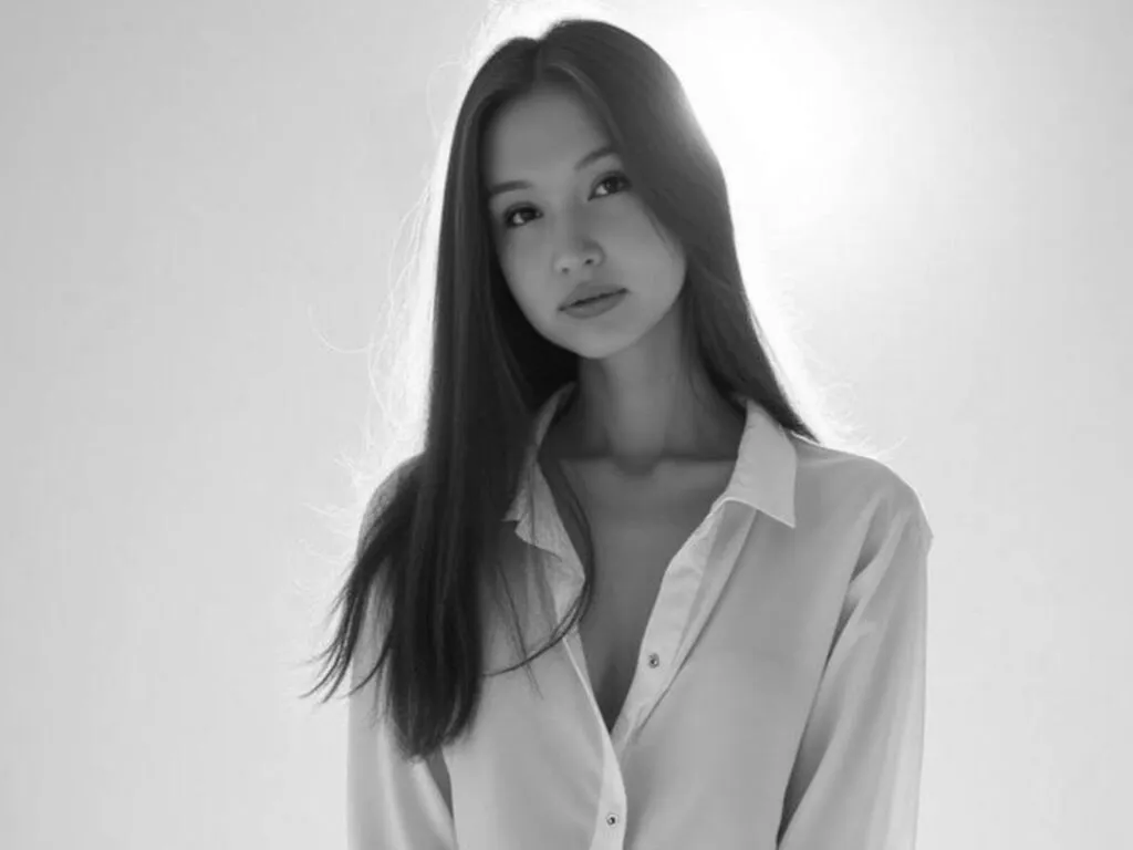 AstridManning – webcam model profile photo