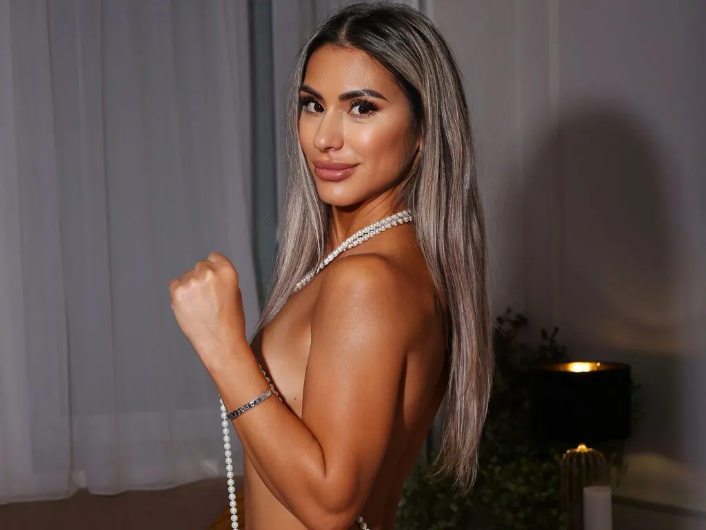 JullyBlair – webcam model profile photo