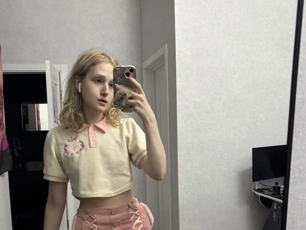 LilaMik – webcam model profile photo