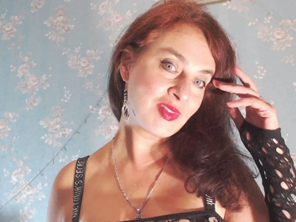 LucianaLuxe – webcam model profile photo