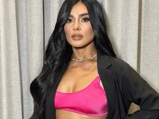 MiaLiaHot – webcam model profile photo Image 2