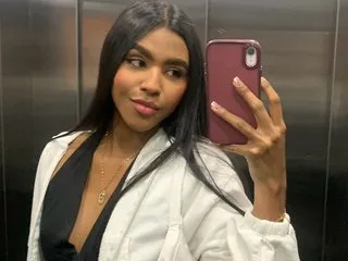 YummyMeily – webcam model profile photo Image 5