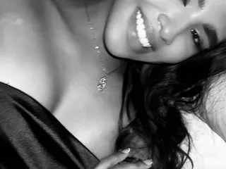 YummyMeily – webcam model profile photo Image 7