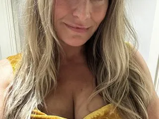 maevebanks – webcam model profile photo Image 3