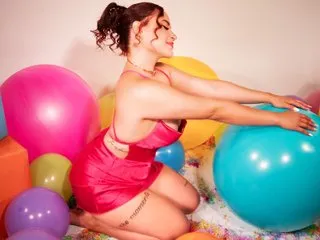 KiraWhite – webcam model profile photo Image 12