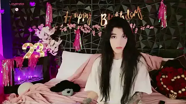 DeadButterfly – webcam model profile photo Image 10