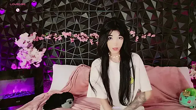 DeadButterfly – webcam model profile photo Image 11