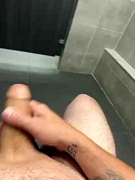 UKRaunchyRobyn – webcam model profile photo Image 3