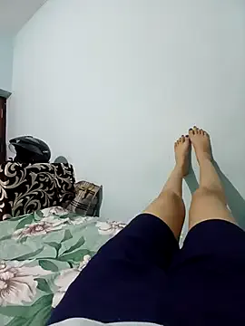 LoraDevine – webcam model profile photo Image 5