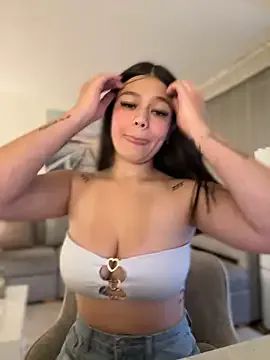 SweetieEva – webcam model profile photo Image 14