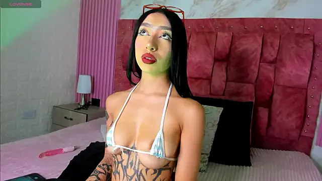 TenderLora – webcam model profile photo Image 12