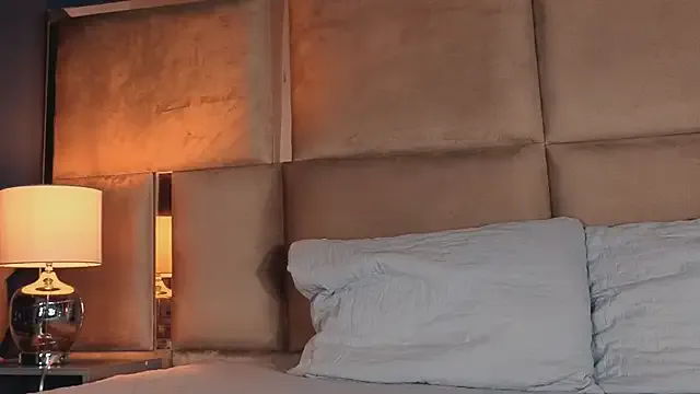 Vikibru – webcam model profile photo Image 11