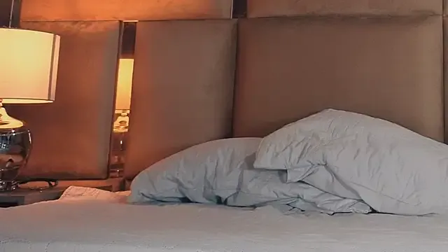 Vikibru – webcam model profile photo Image 12