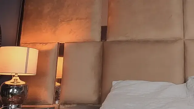 Vikibru – webcam model profile photo Image 13