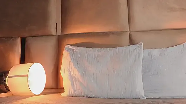 Vikibru – webcam model profile photo Image 19