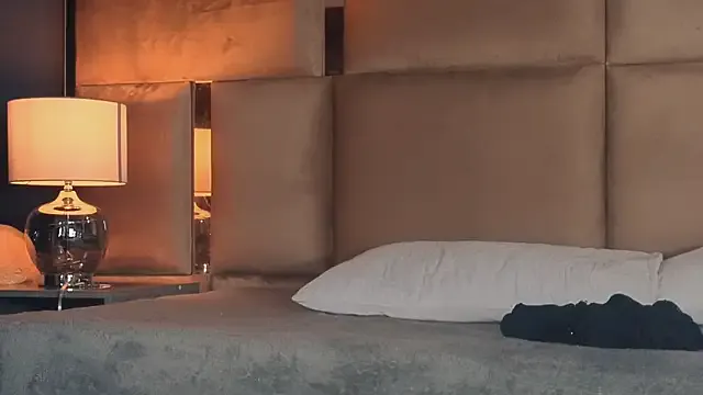 Vikibru – webcam model profile photo Image 8