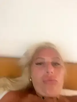 SofiaSins – webcam model profile photo Image 10