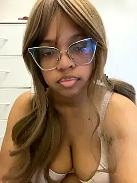 KateDivineUK – webcam model profile photo Image 6
