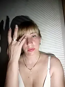 British_EmJess – webcam model profile photo Image 8