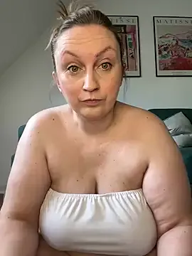 BBW_Nora Image 16
