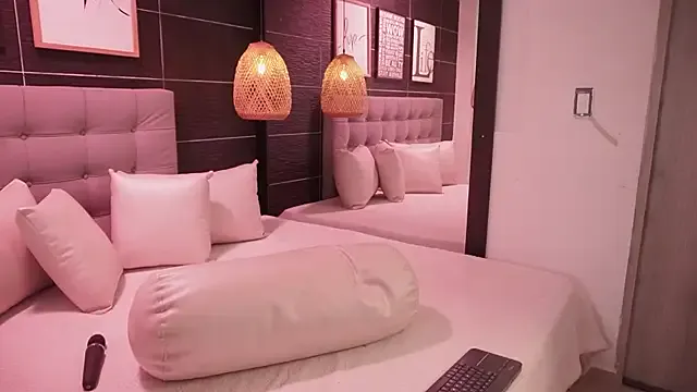 your_tender_doll – webcam model profile photo Image 2