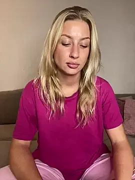 BlondeScarlettx – webcam model profile photo Image 17