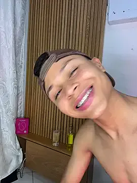 Blondebeauty19 – webcam model profile photo Image 11