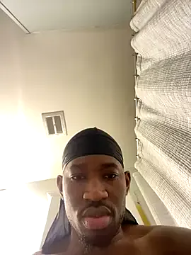 BigTitBlondeUK – webcam model profile photo Image 10