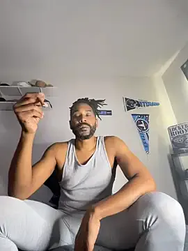 UKRaunchyRobyn – webcam model profile photo Image 19