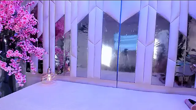 LeilaNightova – webcam model profile photo Image 4