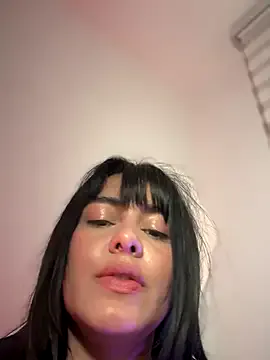 British_EmJess – webcam model profile photo Image 3