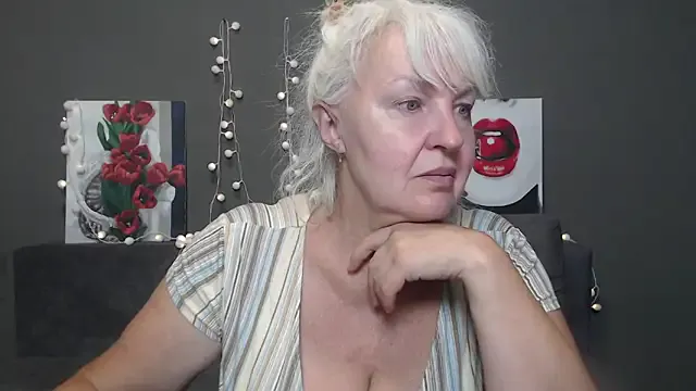 Ellidi – webcam model profile photo Image 10