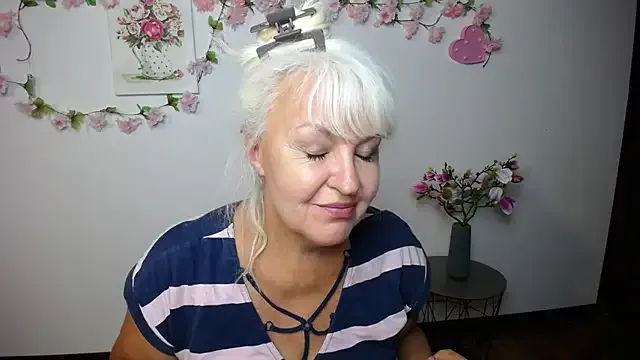 Ellidi – webcam model profile photo Image 12