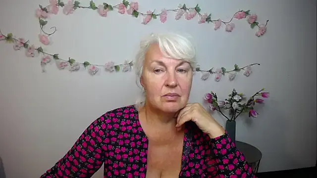 Ellidi – webcam model profile photo Image 19