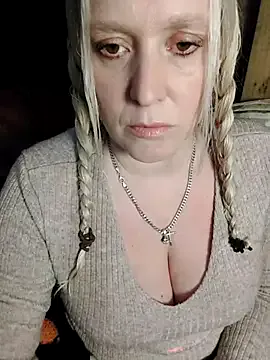 British_EmJess – webcam model profile photo Image 13