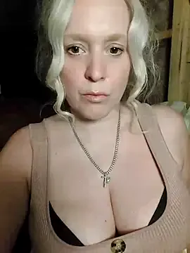 British_EmJess – webcam model profile photo Image 14