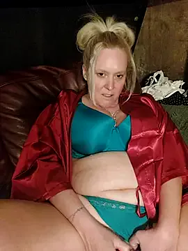 British_EmJess – webcam model profile photo Image 17