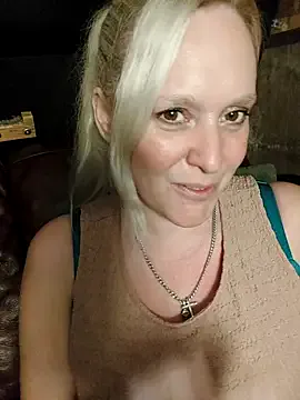 British_EmJess – webcam model profile photo Image 18