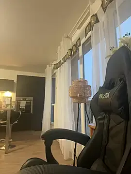 LoraDevine – webcam model profile photo Image 4