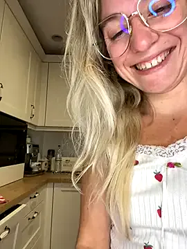 British_EmJess – webcam model profile photo Image 16