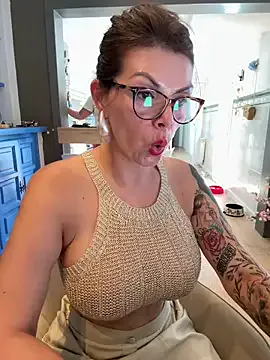 kissmabont – webcam model profile photo Image 2