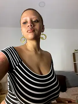 MiaTonyy – webcam model profile photo Image 14