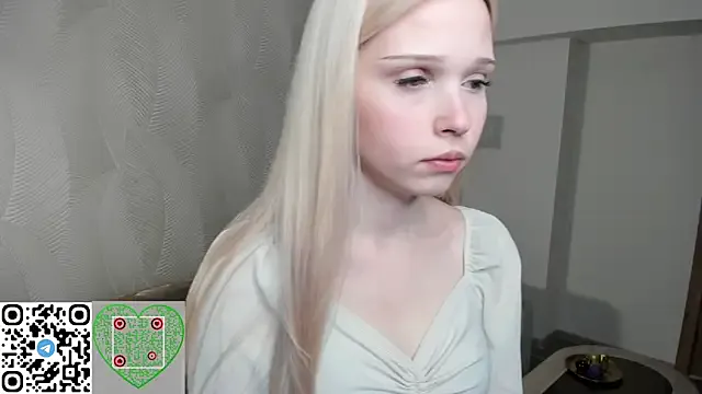 Libely – webcam model profile photo Image 5