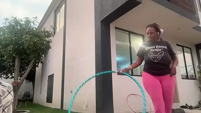 Korol-Eva – webcam model profile photo Image 10