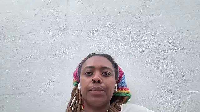 Korol-Eva – webcam model profile photo Image 3