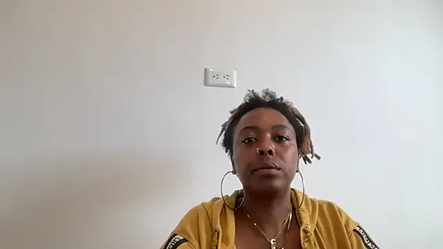 Korol-Eva – webcam model profile photo Image 4