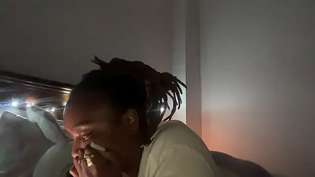 Korol-Eva – webcam model profile photo Image 5